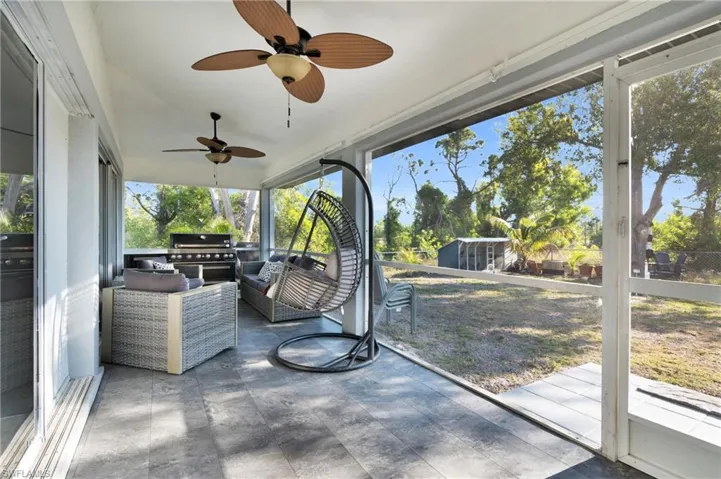 Sunroom / solarium featuring a ceiling fan