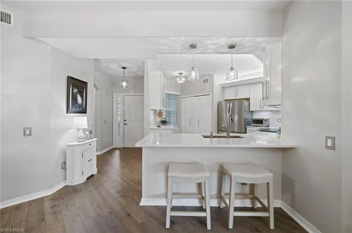 Kitchen Breakfast Bar