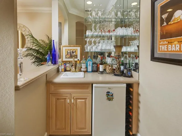 Easy access to chilled wine, beer and cocktails!The party starts here!
