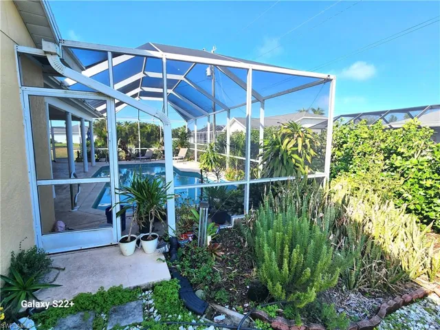 View of patio / terrace with glass enclosure