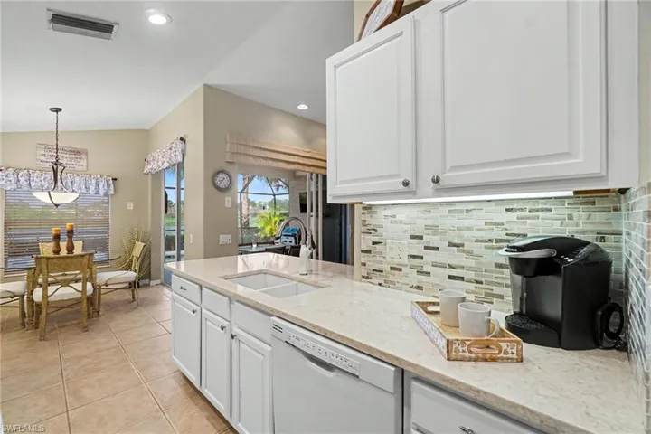 10032 Oakhurst Way, Fort Myers, Florida 33913