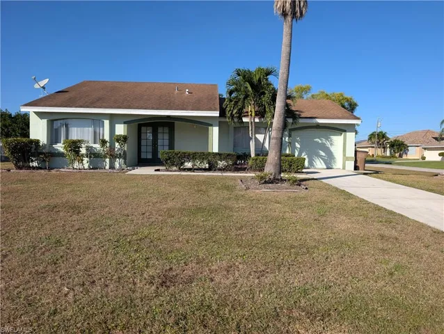Ranch-style house with stucco siding, a front lawn, concrete driveway, a shingled roof, and an attached garage