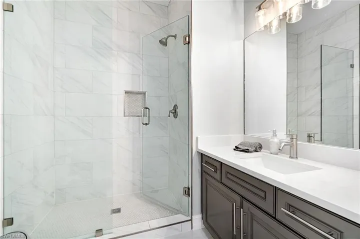 Bathroom #4 - Up stairs