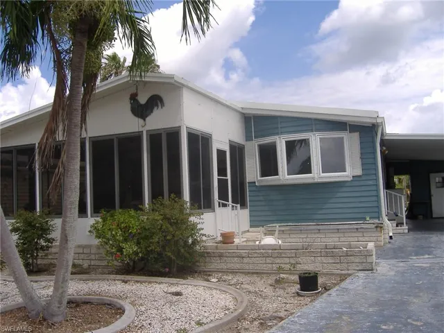View of manufactured / mobile home