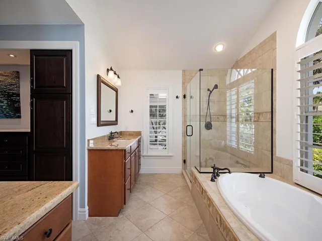 712 Shadow Lake Ln, Naples, Florida 34108