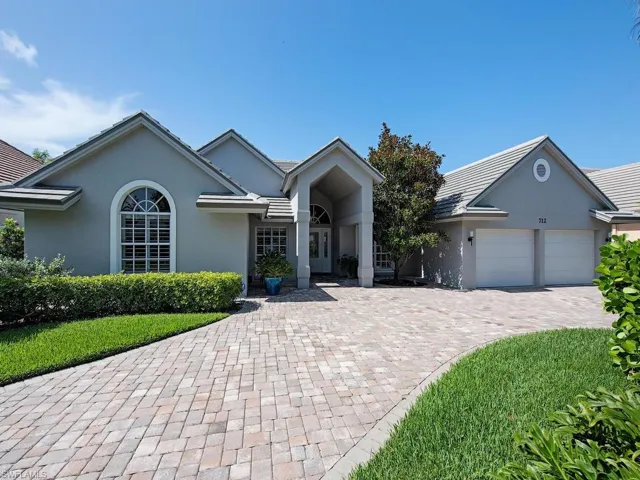 712 Shadow Lake Ln, Naples, Florida 34108