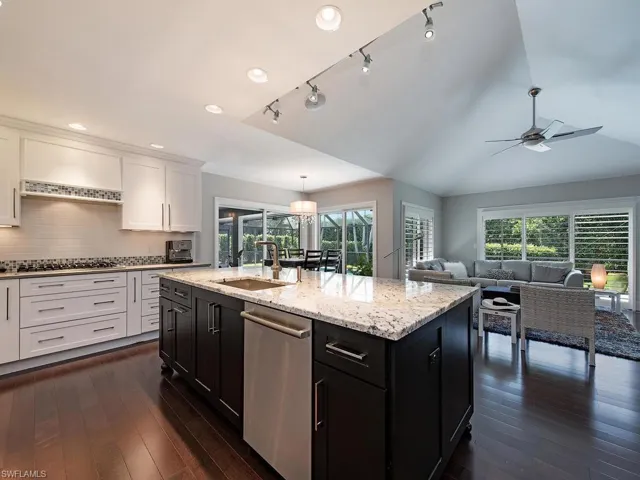 712 Shadow Lake Ln, Naples, Florida 34108