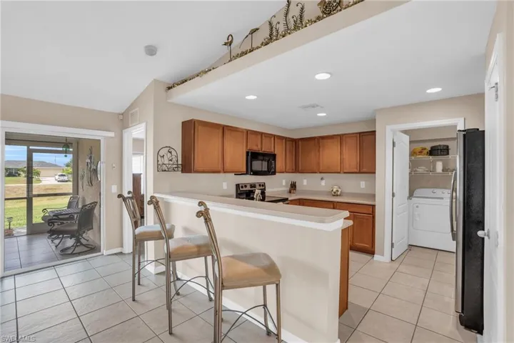 14 NW 28th  TER, Cape Coral, FL 33993