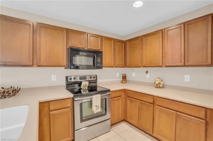 14 NW 28th  TER, Cape Coral, FL 33993