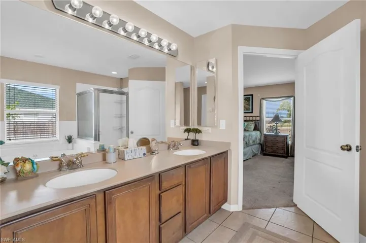 14 NW 28th  TER, Cape Coral, FL 33993