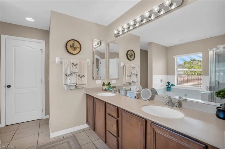 14 NW 28th  TER, Cape Coral, FL 33993