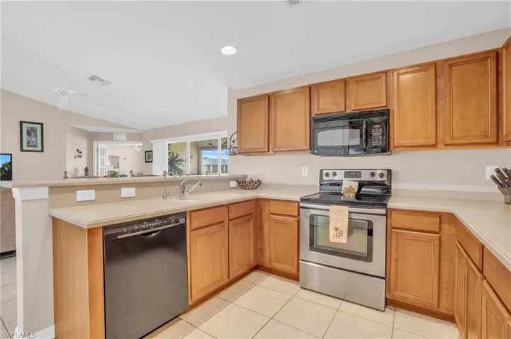 14 NW 28th  TER, Cape Coral, FL 33993