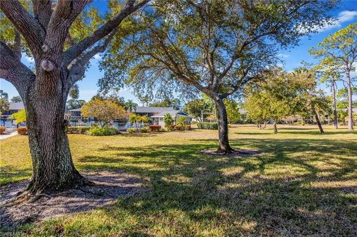 1208  Commonwealth  CIR, Naples, FL 34116