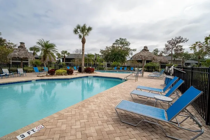1208  Commonwealth  CIR, Naples, FL 34116