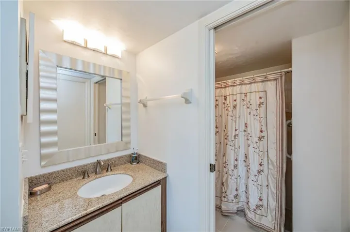 1208  Commonwealth  CIR, Naples, FL 34116