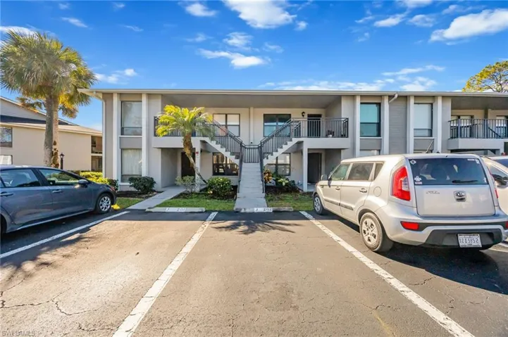 1208  Commonwealth  CIR, Naples, FL 34116