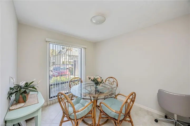 1208  Commonwealth  CIR, Naples, FL 34116