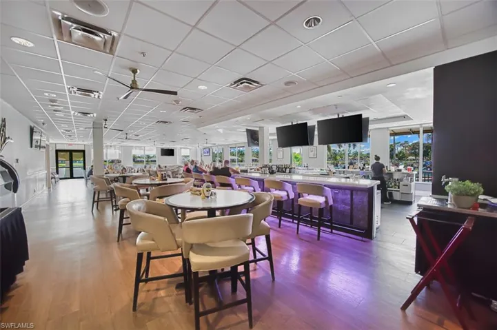 Restaurant/Bar
