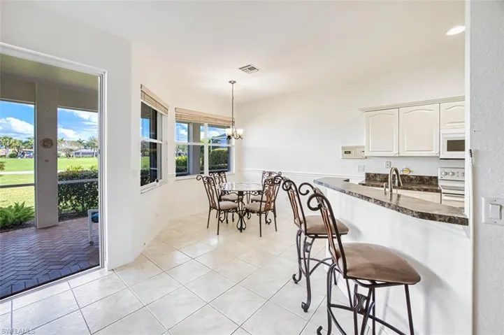 Breakfast bar & Nook