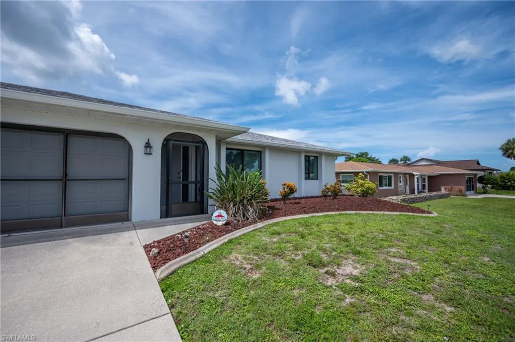 15 Oakland Hills PL, Rotonda West, FL 33947,2025000125