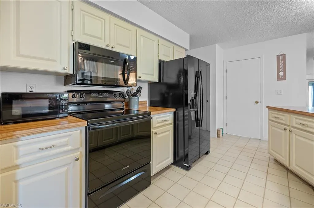 15 Oakland Hills PL, Rotonda West, FL 33947,2025000125