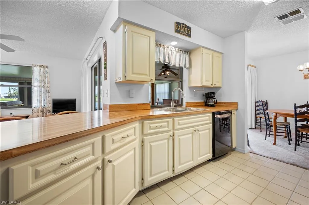 15 Oakland Hills PL, Rotonda West, FL 33947,2025000125