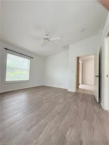 Unfurnished room featuring light wood finished floors and a ceiling fan