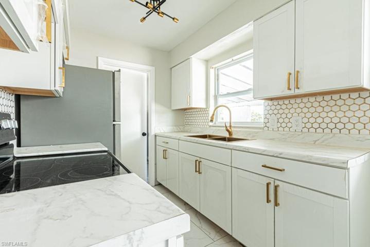 3530 Glenn DR, FORT MYERS FL 33901