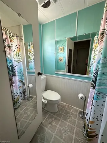 Owner's Bathroom w/Tub & Shower