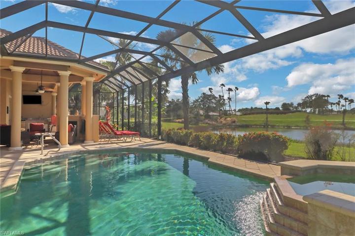 Many areas on the lanai to relax.