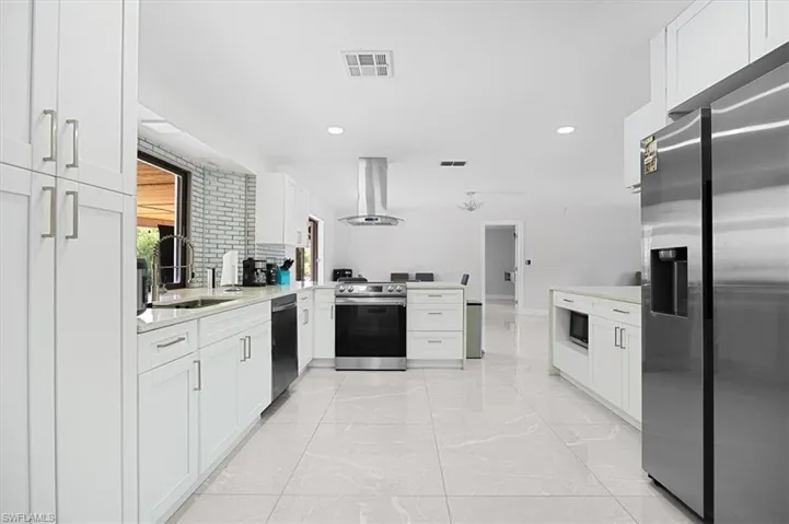 1318  Thompson  ST, North Fort Myers, FL 33903