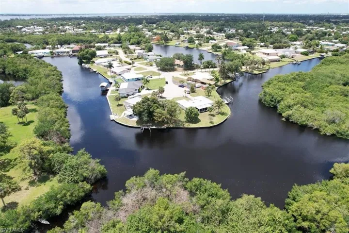 1318  Thompson  ST, North Fort Myers, FL 33903