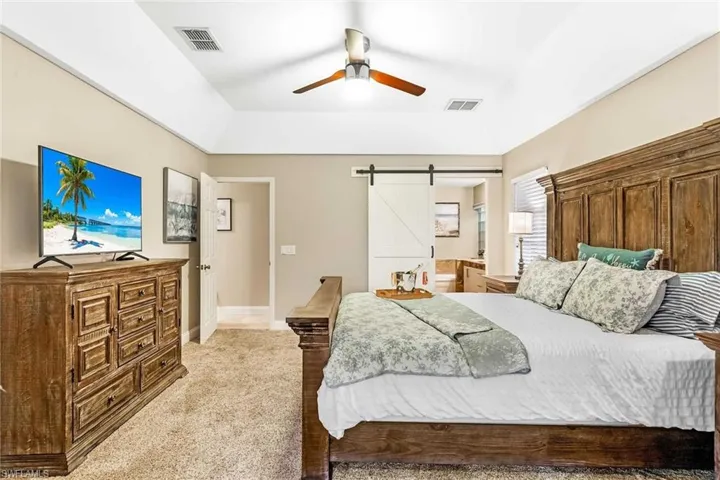 Primary Bedroom w/ King size bed