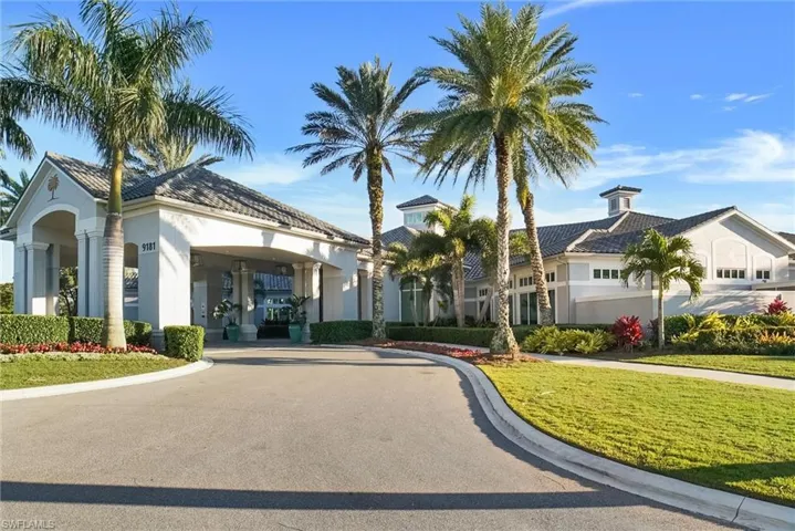 Main clubhouse with dining room and bar