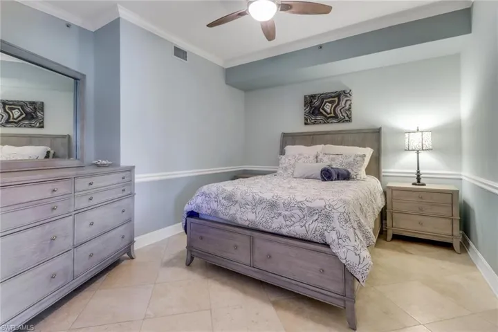 4650  Yacht Harbor  DR, Naples, FL 34112