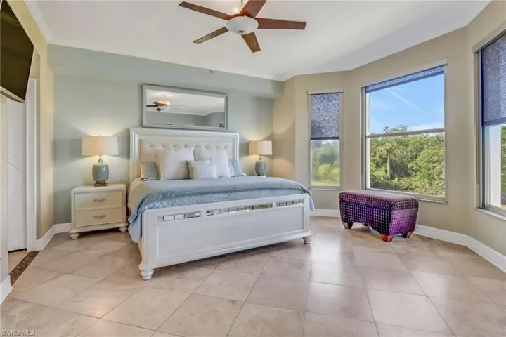 4650  Yacht Harbor  DR, Naples, FL 34112