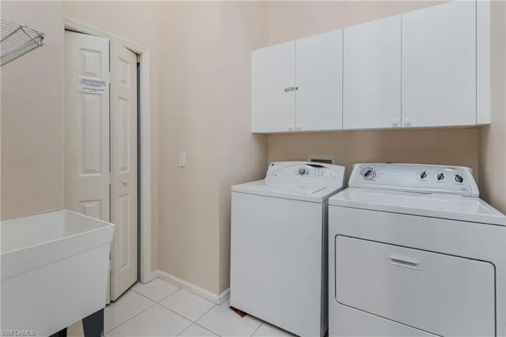 6840  Beach Resort  DR, Naples, FL 34114