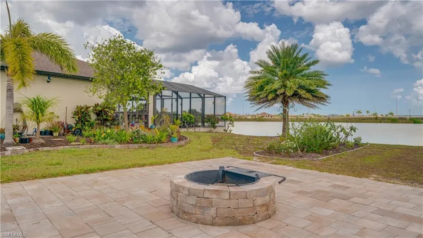 Paver patio with build in firepit