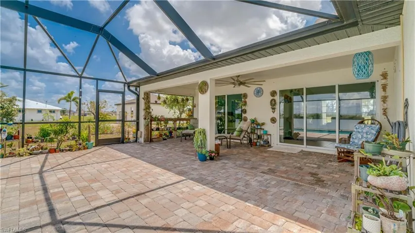 extended Paver pool area screened with lake view -fresh water canal