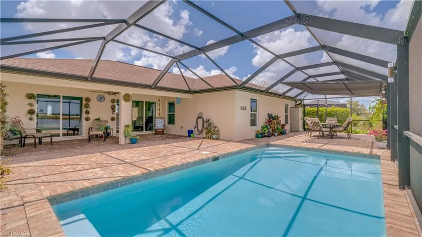 extended Paver pool area screened with lake view -fresh water canal