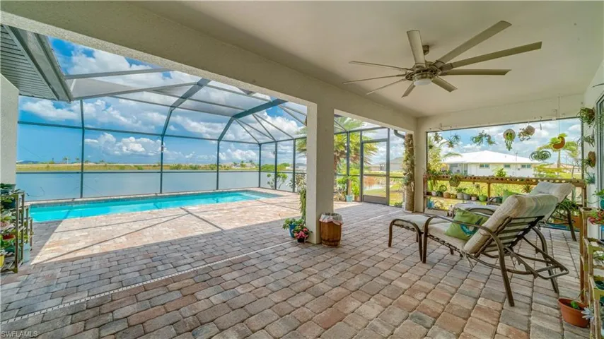extended Paver pool area screened with lake view -fresh water canal