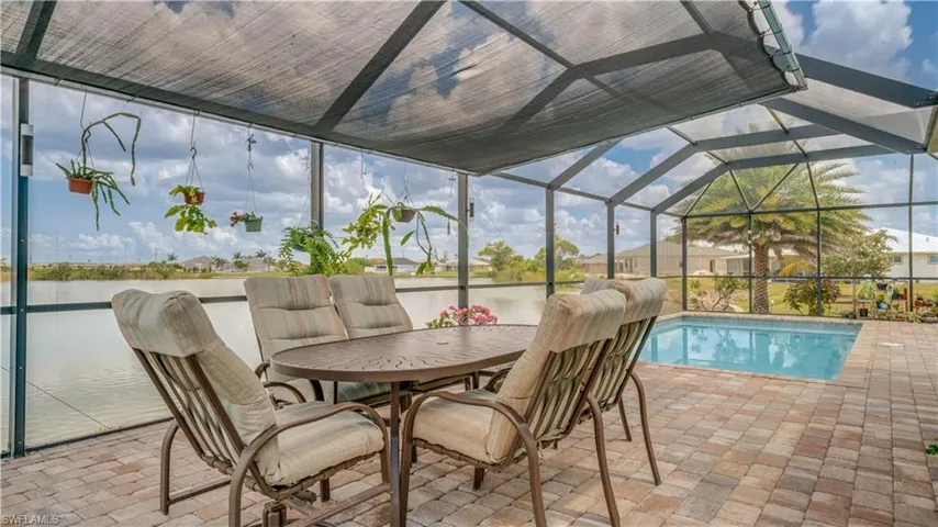 extended Paver pool area screened with lake view -fresh water canal