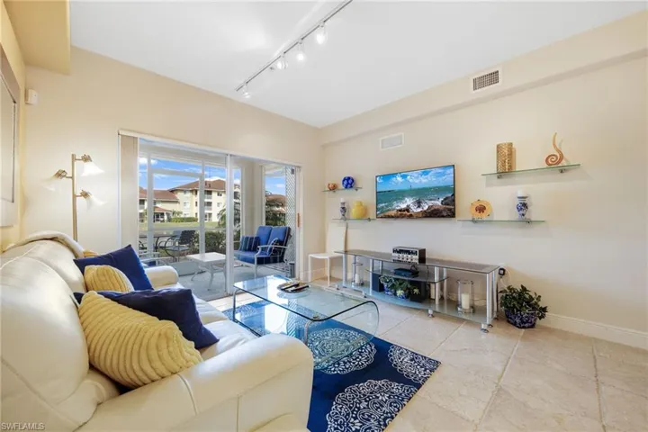 Living room with rail lighting