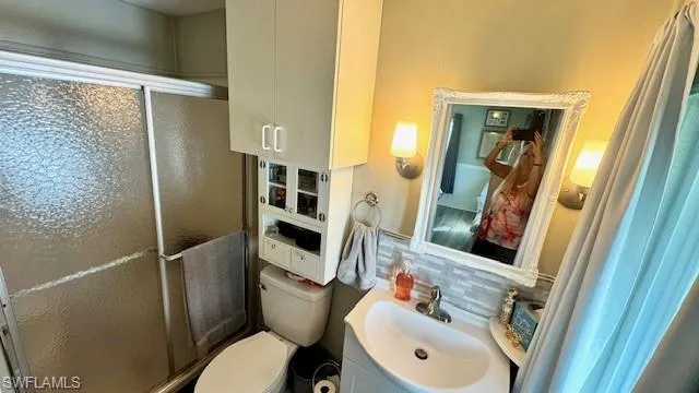 Bathroom off of main bedroom