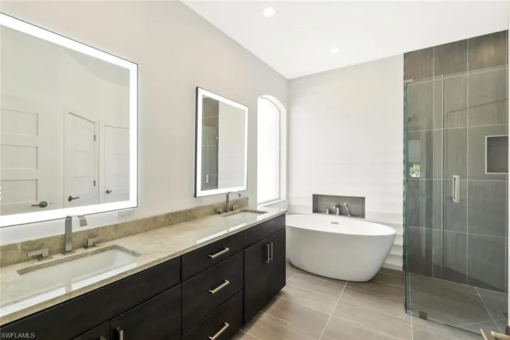 5717 Lago Villaggio Way, Naples, Florida 34104