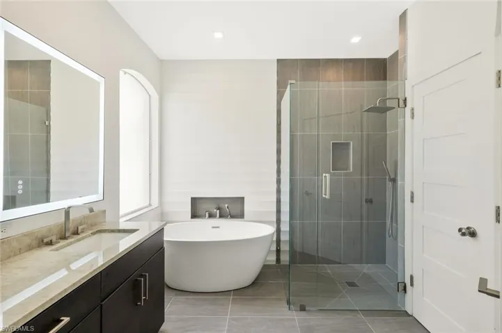 5717 Lago Villaggio Way, Naples, Florida 34104