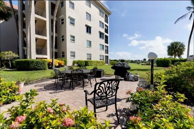 57 High Point Cir W # 405, Naples, Florida 34103
