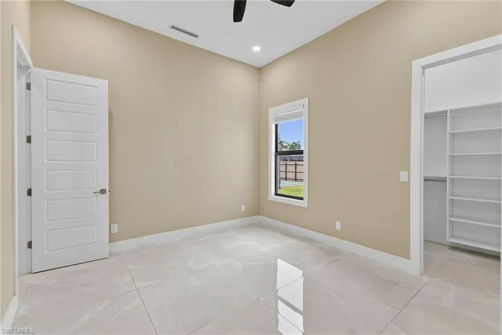455 Se 17th Ave, Cape Coral, Florida 33990