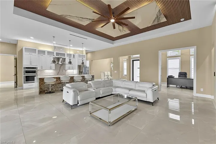 455 Se 17th Ave, Cape Coral, Florida 33990