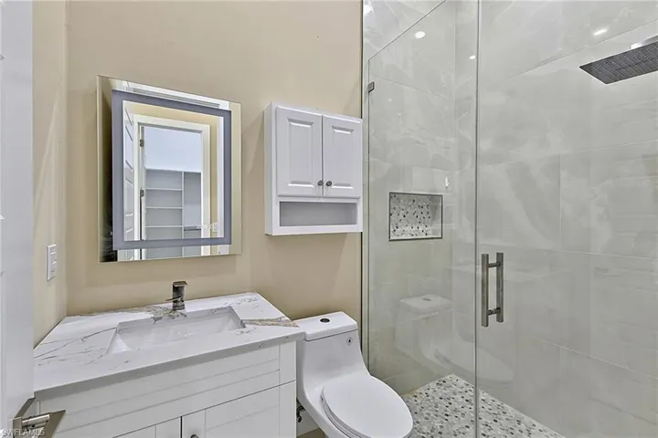 455 Se 17th Ave, Cape Coral, Florida 33990